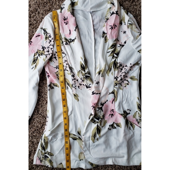 *HOST PICK* BRAND NEW Women's floral blazer SMALL - Picture 6 of 7